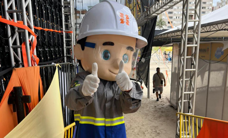 Copel leva orientação e serviços às praias no Verão Maior Paraná