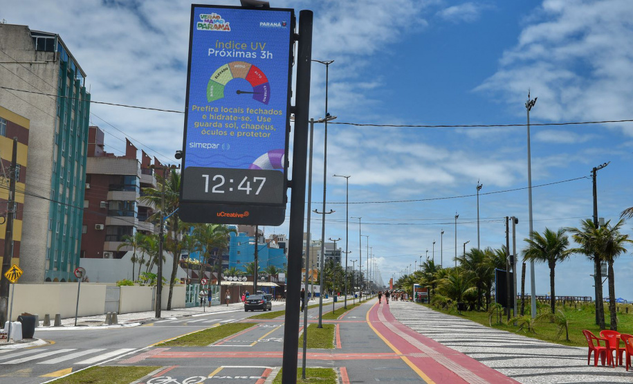 SIMEPAR - PAINÉIS DO SIMEPAR TRAZEM PREVISÃO DO TEMPO ATUALIZADA PARA OS TURISTAS NO LITORAL