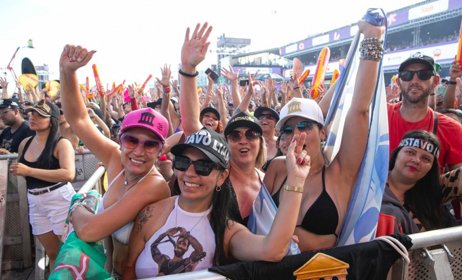 Prova de resistência: fãs ficam 24h na fila para show de Gusttavo Lima