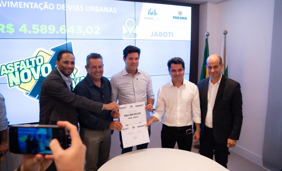 SECID - Estado autoriza mais R$ 197 milhões para pavimentação em 15 municípios