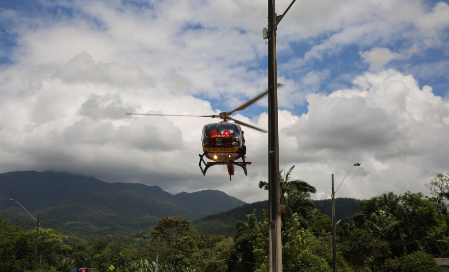 Helicóptero Arcanjo 01 eleva padrão de resgates no Litoral durante o Verão Maior Paraná