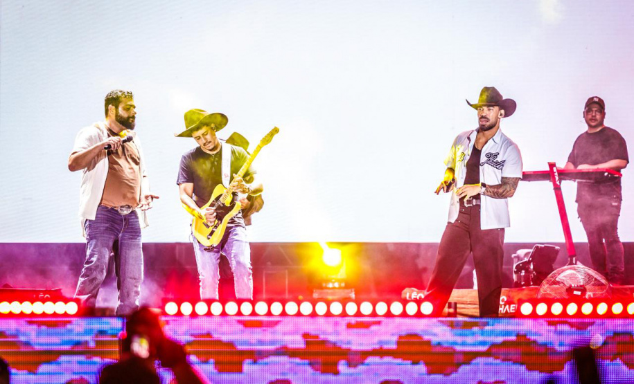 Show Leo e Raphael e Murilo Huff