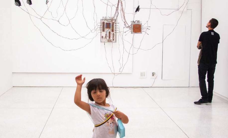 Fwd: Novo miniauditório do MON é inaugurado com exposição de fotos de Dico Kremer