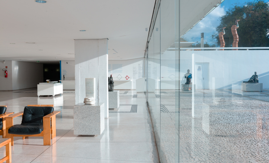 Programa “Arte para Maiores” explora a arquitetura do MON no mês de março