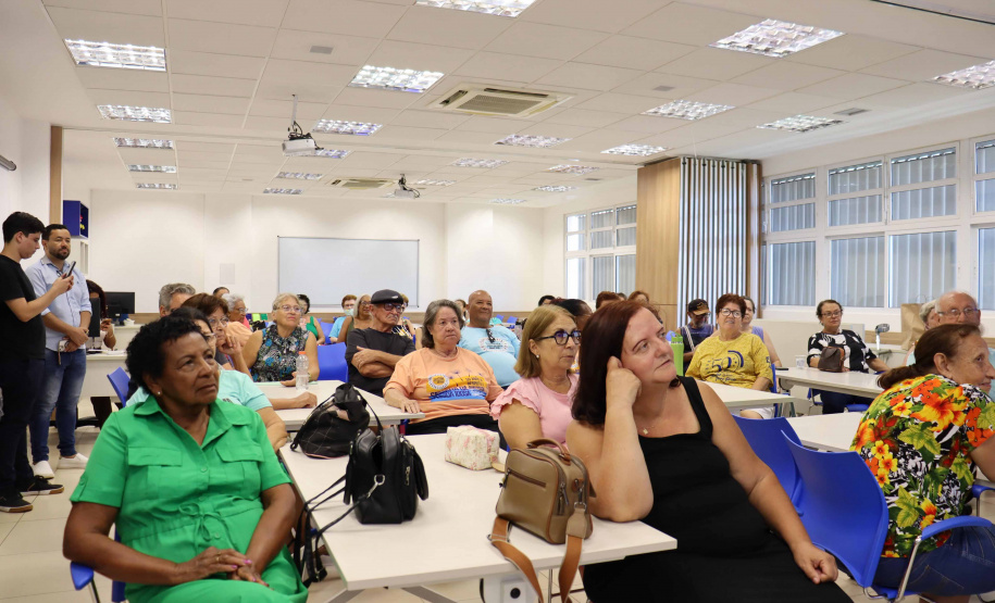 Mais de 70 idosos participam de workshops letramento em inteligência artificial