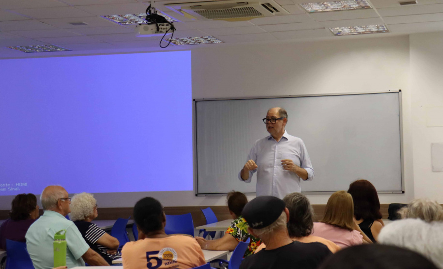 Mais de 70 idosos participam de workshops letramento em inteligência artificial