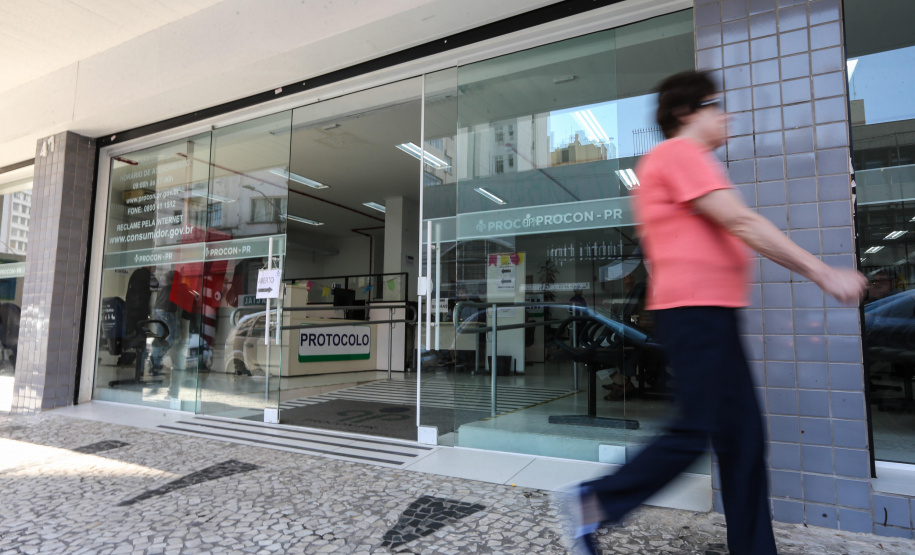 Procon-PR alerta sobre cobrança indevida de taxa de instrumentador cirúrgico