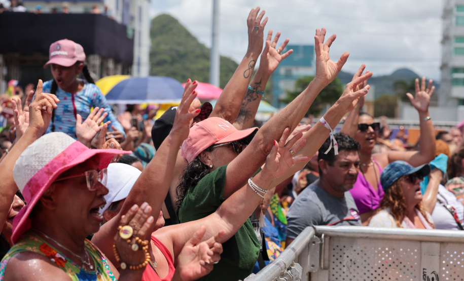O Padre Reginaldo Manzotti  durante  missa no Verão Maior Paraná, em Matinhos - 08/02/2026 - Foto: Geraldo Bubniak/AEN