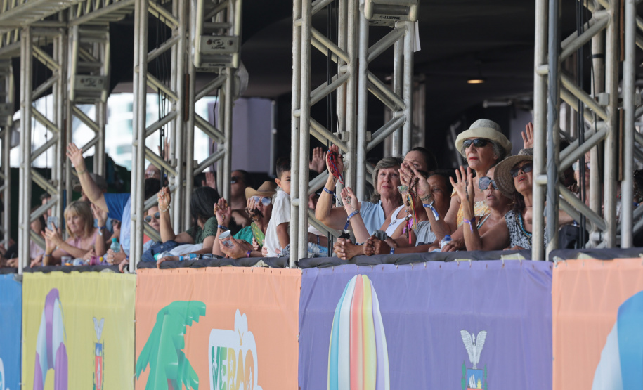 O Padre Reginaldo Manzotti  durante  missa no Verão Maior Paraná, em Matinhos - 08/02/2026 - Foto: Geraldo Bubniak/AEN