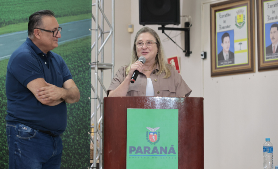 O governador em exercício Darci Piana e o secretário de Agricultura e Abastecimento, Márcio Nunes, assinam nesta sexta-feira (20) a liberação de R$ 34,8 milhões para pavimentação de duas estradas rurais de Roncador