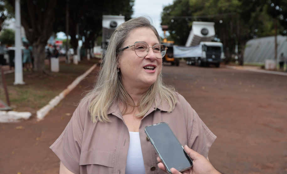 O governador em exercício Darci Piana e o secretário de Agricultura e Abastecimento, Márcio Nunes, assinam nesta sexta-feira (20) a liberação de R$ 34,8 milhões para pavimentação de duas estradas rurais de Roncador