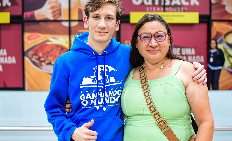 A história de Antony Baldissera e Sandra Baldissera, moradores de Nova Laranjeiras, no Centro-Sul do Paraná, simboliza como o acesso à educação pública de qualidade pode transformar trajetórias e atravessar gerações. Enquanto o estudante acaba de retornar do Reino Unido pelo programa Ganhando o Mundo, a mãe, professora da rede estadual, se prepara para embarcar ao Canadá na edição do intercâmbio voltada aos professores.