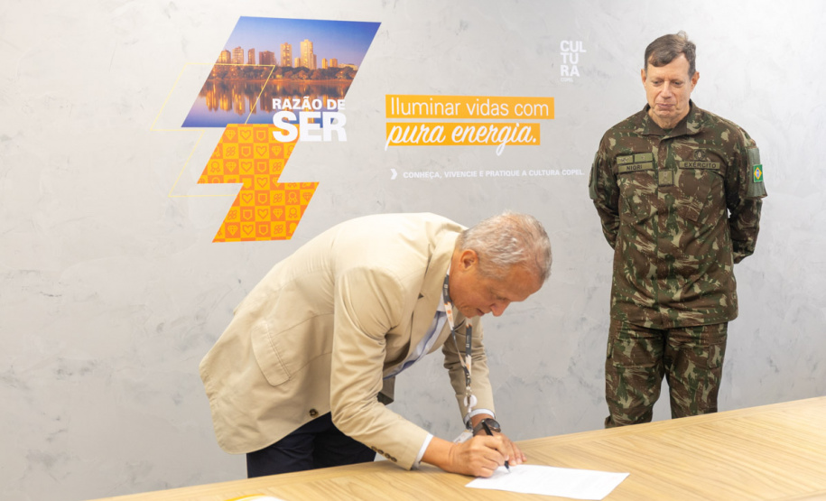 Exército e Copel firmam parceria para economizar energia elétrica em 25 organizações militares