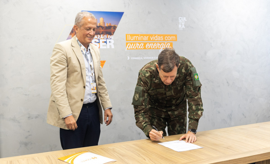 Exército e Copel firmam parceria para economizar energia elétrica em 25 organizações militares