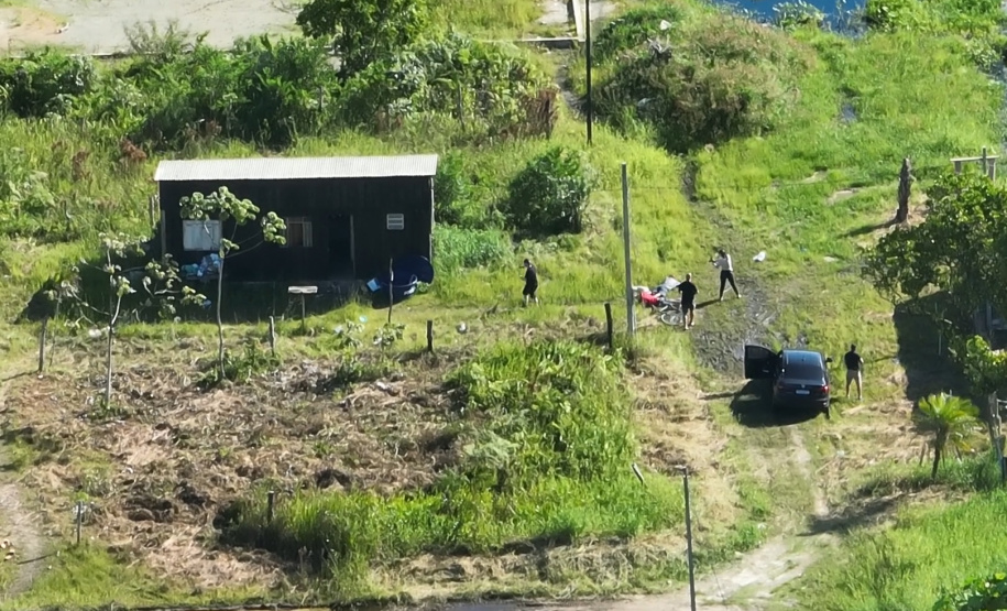 PCPR usa drones e desarticula ponto de venda de drogas em Matinhos