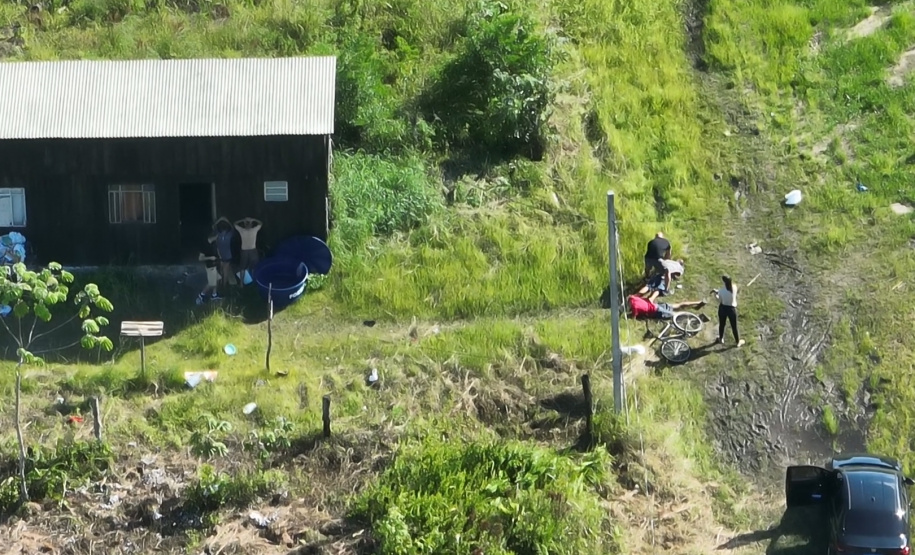 PCPR usa drones e desarticula ponto de venda de drogas em Matinhos