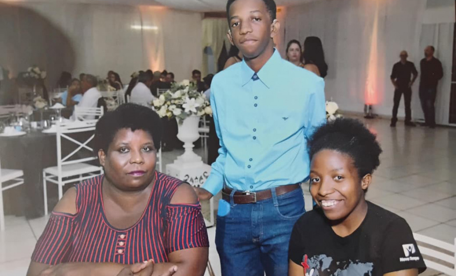 Estudante surdo da rede estadual conquista 1º lugar em Educação Física na UEM pelo Aprova Paraná