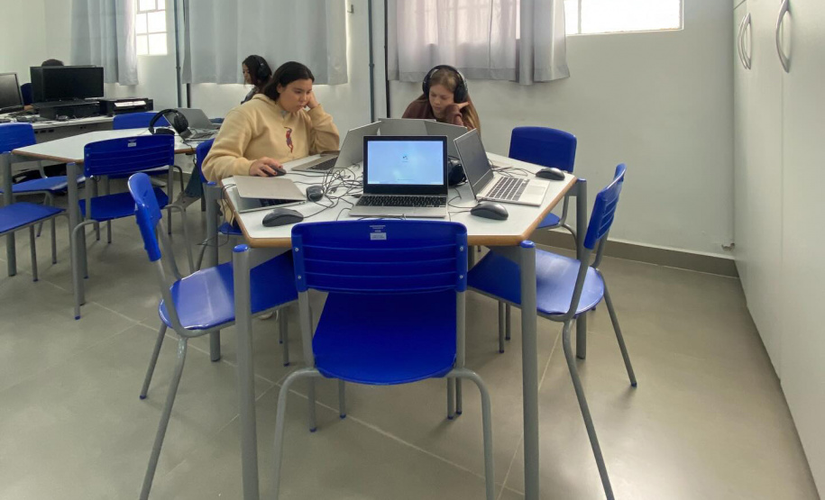 Governo do Paraná conclui entrega de carteiras hexagonais para 2.060 escolas da rede estadual