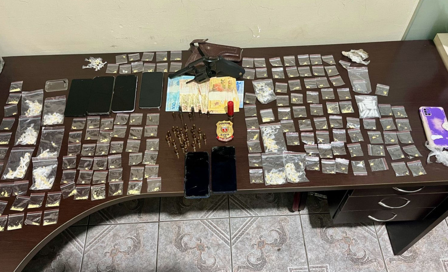 PCPR prende três pessoas e apreende drogas e armamento em Cerro Azul