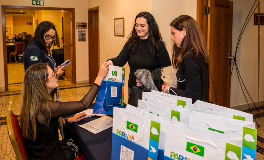 Governo do Estado capacita profissionais e leva empresários para grande feira em Portugal