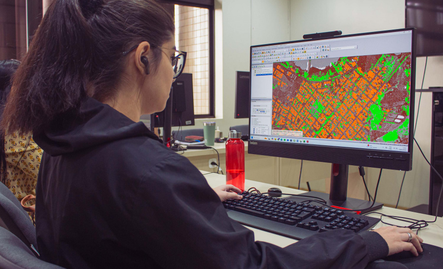 MONITORAMENTO AMBIENTAL: PESQUISADORAS DO SIMEPAR DESENVOLVEM PROJETOS PARA PROTEGER A SOCIEDADE