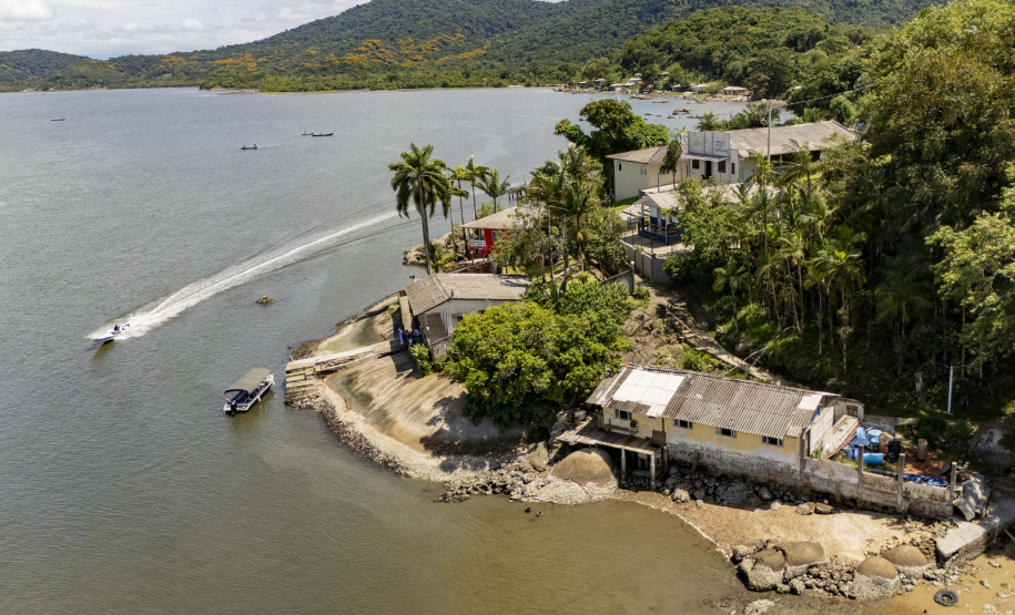 Portos do Paraná amplia projeto pioneiro de saneamento ecológico para mais ilhas do litoral