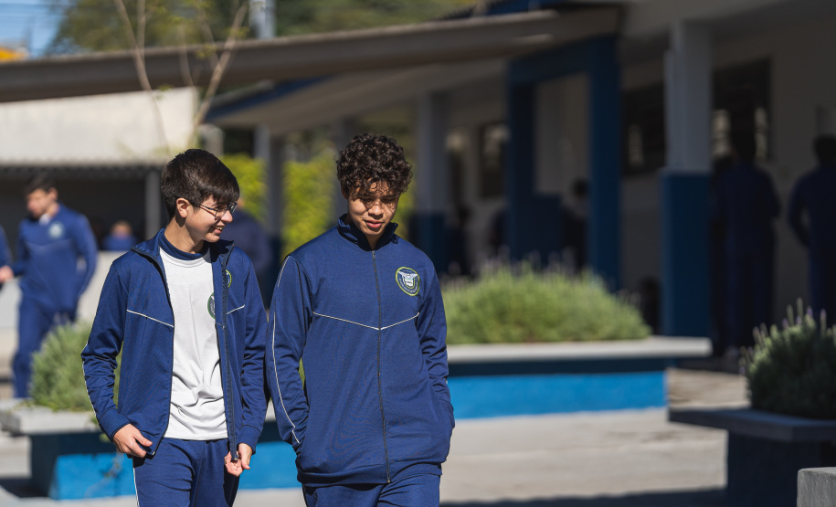 Procura por colégios cívico-militares cresce e fila chega a 20 mil estudantes no Paraná