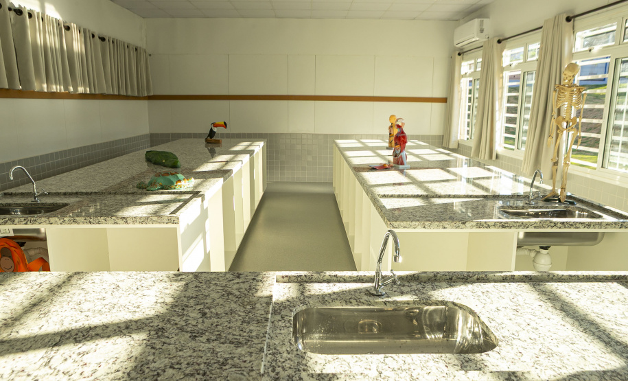 Com aporte de R$ 10 milhões do Estado, escola de Cascavel é inaugurada após reconstrução