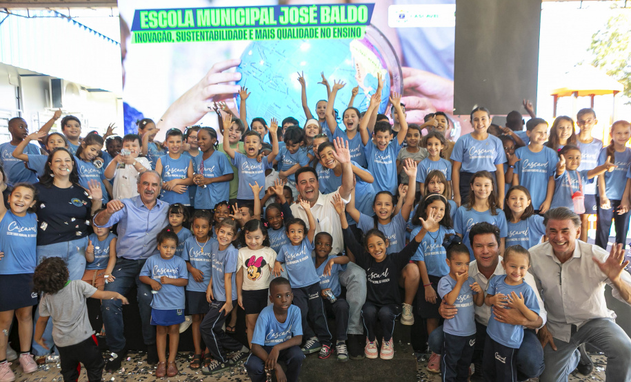 Com aporte de R$ 10 milhões do Estado, escola de Cascavel é inaugurada após reconstrução