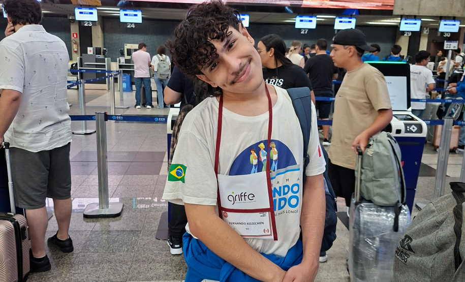 Último grupo de estudantes do Ganhando o Mundo embarcou para o Canadá neste domingo (08)