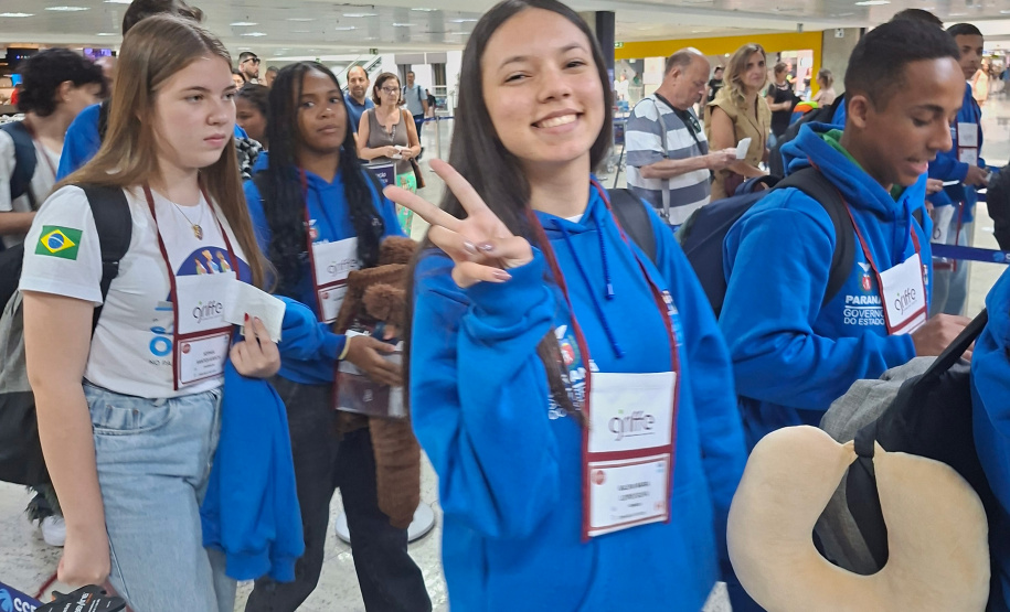 Último grupo de estudantes do Ganhando o Mundo embarcou para o Canadá neste domingo (08)
