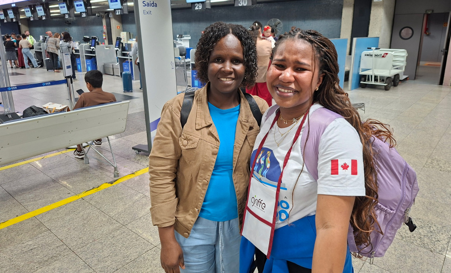 Último grupo de estudantes do Ganhando o Mundo embarcou para o Canadá neste domingo (08)
