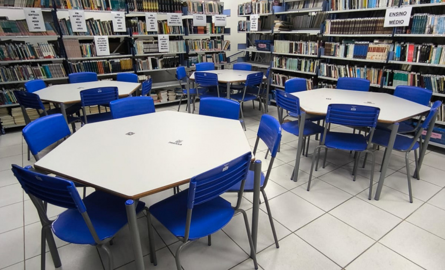 Governo do Paraná conclui entrega de carteiras hexagonais para 2.060 escolas da rede estadual