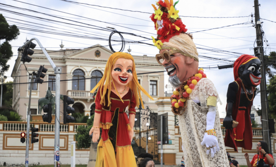Folia antes da data: Curitiba atrai turistas em um dos maiores pré-carnavais do país
