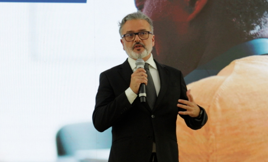 Estado vai capacitar dois mil servidores para atuarem em contratações públicas