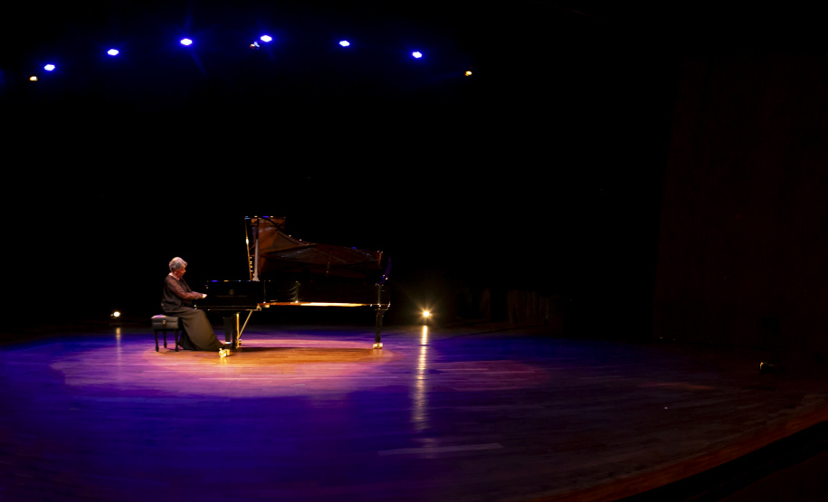 Novo piano marca aporte histórico no Teatro Guaíra e inaugura temporada da OSP
