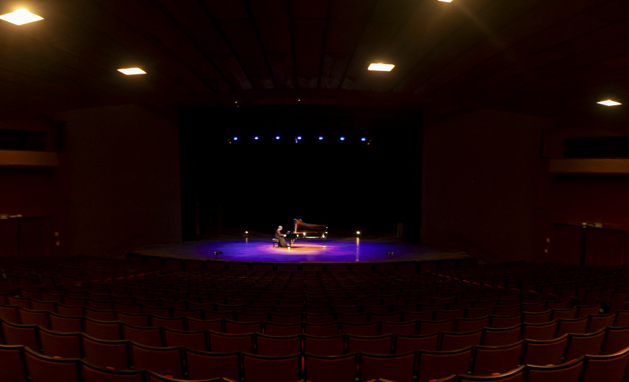 Novo piano marca aporte histórico no Teatro Guaíra e inaugura temporada da OSP