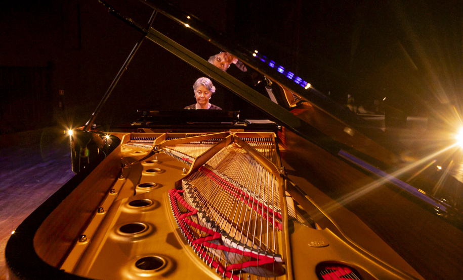 Novo piano marca aporte histórico no Teatro Guaíra e inaugura temporada da OSP