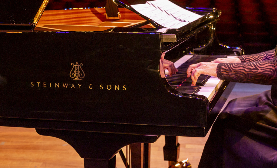 Novo piano marca aporte histórico no Teatro Guaíra e inaugura temporada da OSP