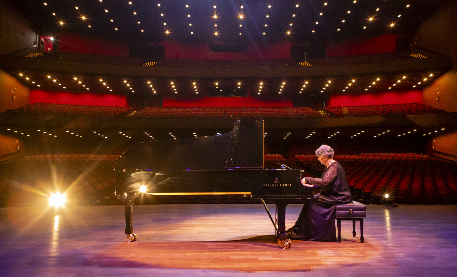 Novo piano marca aporte histórico no Teatro Guaíra e inaugura temporada da OSP