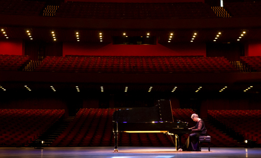 Novo piano marca aporte histórico no Teatro Guaíra e inaugura temporada da OSP