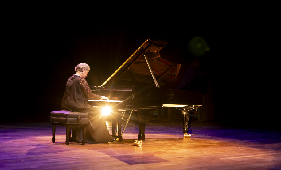 Novo piano marca aporte histórico no Teatro Guaíra e inaugura temporada da OSP