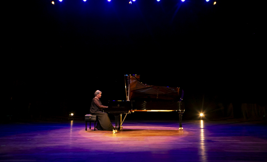 Novo piano marca aporte histórico no Teatro Guaíra e inaugura temporada da OSP
