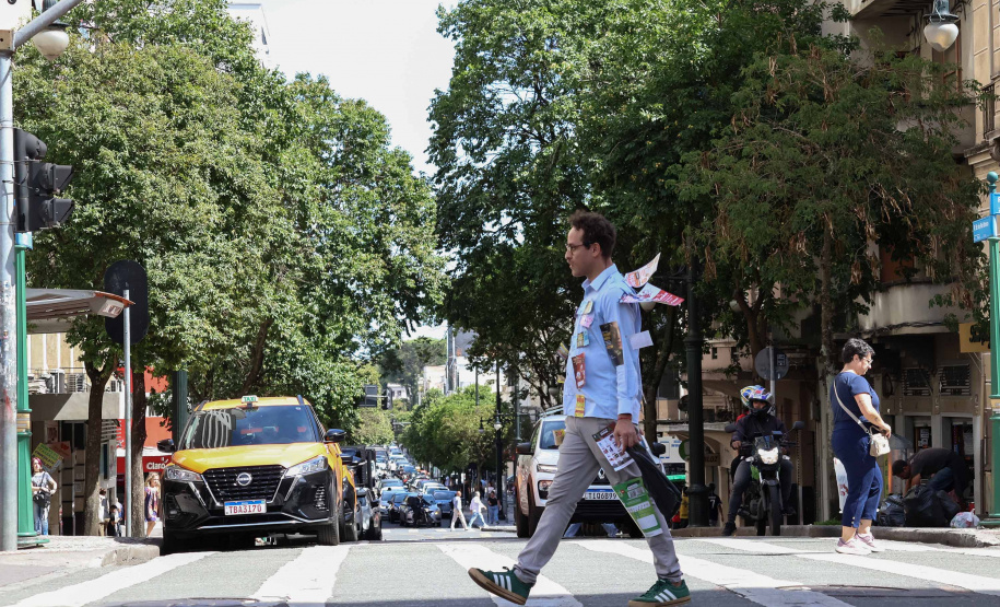 SEEC: Abertura da exposição “Vitrine Panfletária”, do artista Elilson, propõe novo olhar sobre os arquivos urbanos