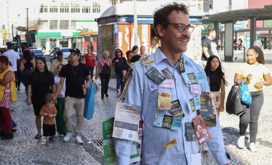 SEEC: Abertura da exposição “Vitrine Panfletária”, do artista Elilson, propõe novo olhar sobre os arquivos urbanos