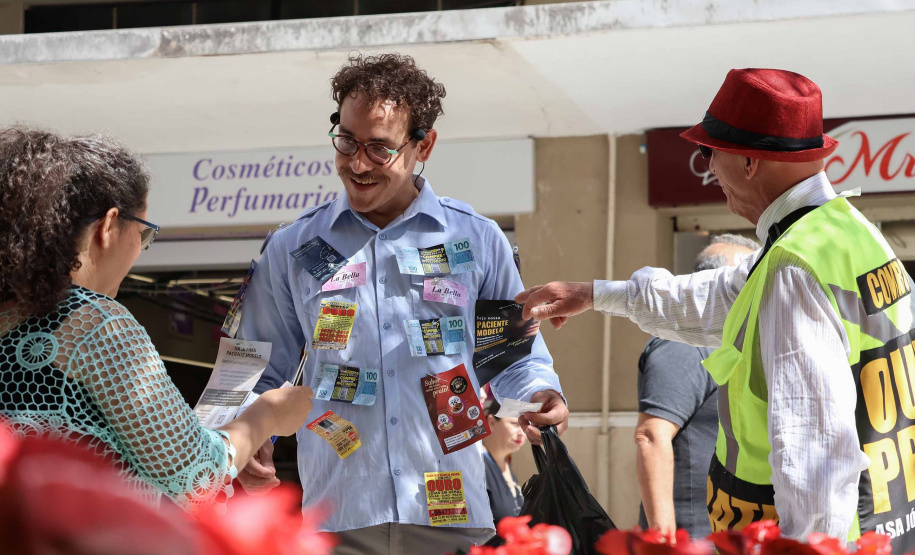 SEEC: Abertura da exposição “Vitrine Panfletária”, do artista Elilson, propõe novo olhar sobre os arquivos urbanos