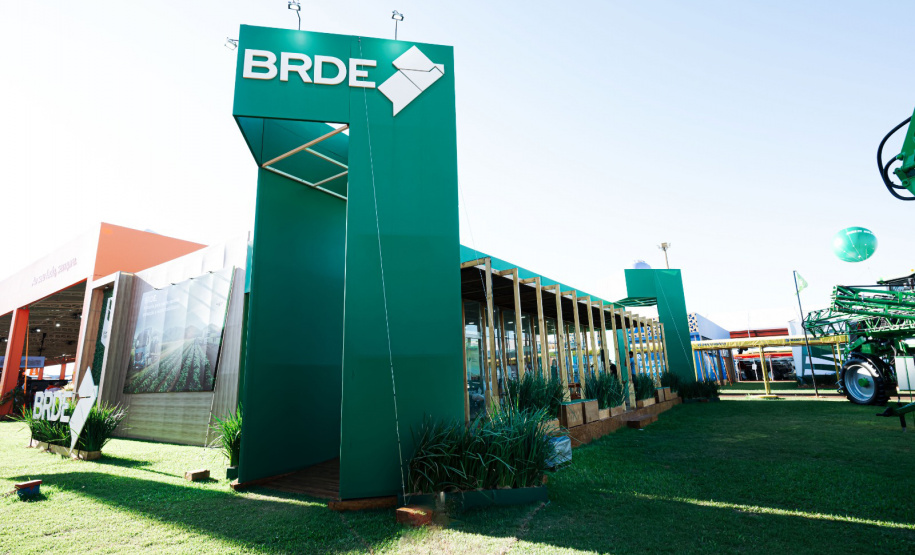 BRDE assina convênio para apoiar empresas do Oeste do Paraná no Show Rural