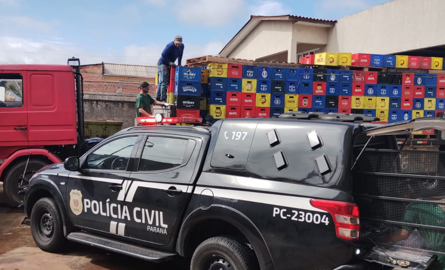 PCPR realiza descarte de cervejas falsificadas apreendidas em Quatro Barras