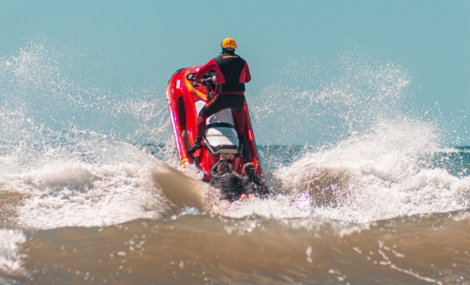 Do 193 ao helicóptero: a logística dos bombeiros que salva vidas no litoral do Paraná