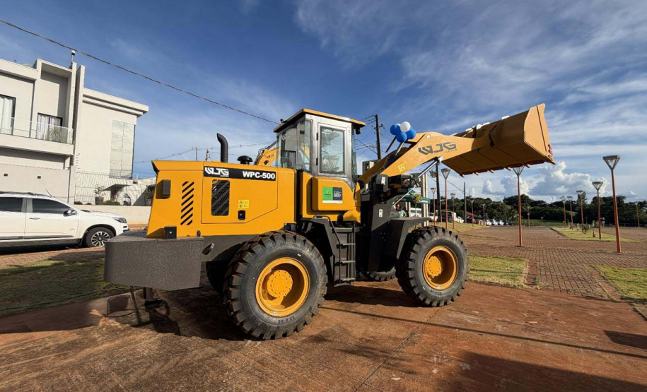 Estado entrega sete máquinas agrícolas por dia para municípios paranaenses